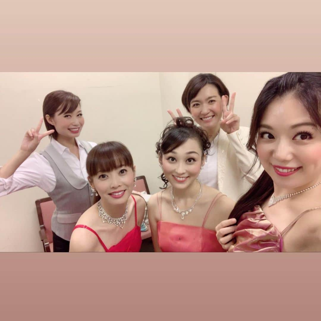 嶺乃一真さんのインスタグラム写真 - (嶺乃一真Instagram)「楽しかった〜✨ 久しぶりの男役！！！ こんな素敵な上級生の方達とご一緒させて頂けるなんて❤️ 夢のような1日でした^_^  もう皆様素晴らし過ぎるお歌を歌われて リハーサルから1人で幸せに浸っておりました(*´ω｀*) 歌って踊って舞って、、、大盛り上がり✨  最高の思い出が出来ました😊  #華城季帆さん#87期 #晴華みどりさん#87期 #紫陽レネさん#87期 #愛純もえりさん#88期 #嶺乃一真#89期」9月6日 22時00分 - happy2ndlife