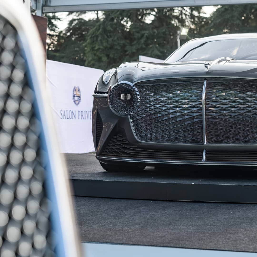 ベントレーさんのインスタグラム写真 - (ベントレーInstagram)「A concept car that celebrates the past and embraces the future - the #EXP100GT showcases the #Bentley of the future at @salonpriveuk. Learn more through the link in bio. #Bentley100Years」9月6日 22時01分 - bentleymotors