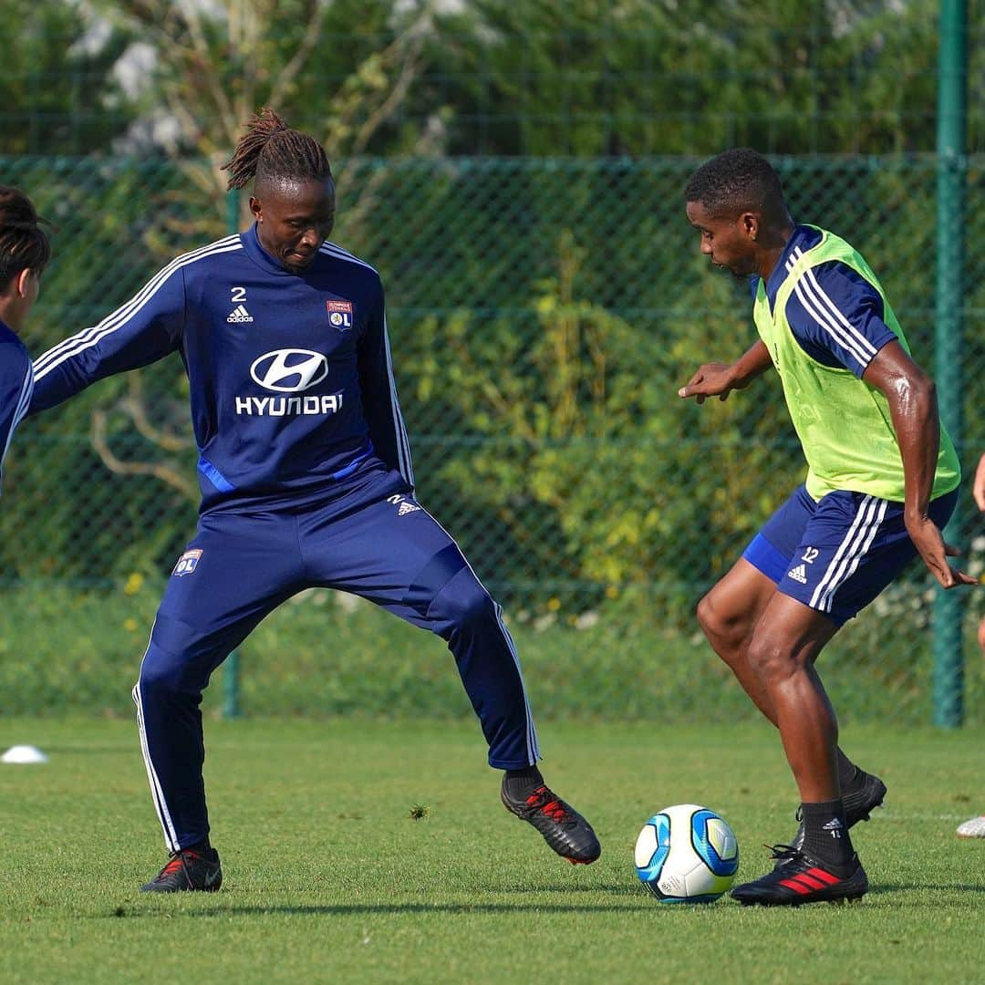 マプ・ヤンガ＝ムビワのインスタグラム：「⚽️💥 Opposition ce matin. 📸 : @ck____90  #work #training」