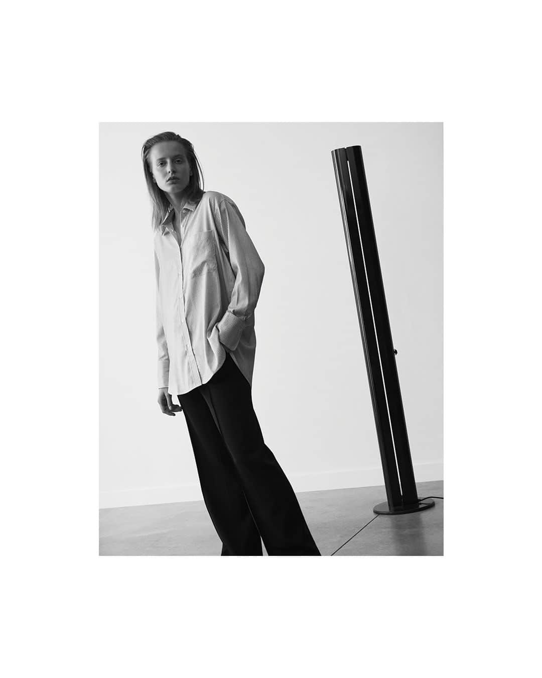 ニコルファリのインスタグラム：「REWORKED CLASSICS Pair the oversized TAYLOR shirt with the GERDA structured wool trouser for an elegant look with a touch of 70’s edge.  #NicoleFarhi #AW19 #Wool #Trouser #Shirt」