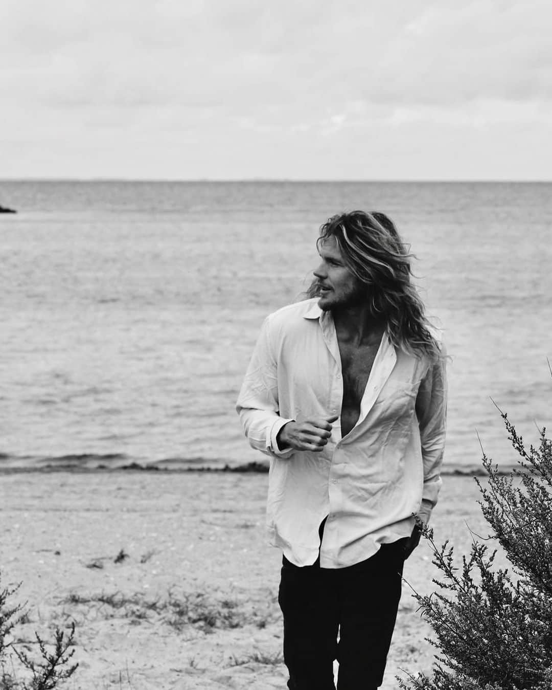 レステロッズのインスタグラム：「Life. @iamdanielnilsson in our Regular shirt Bamboo. #mensstyle #Resteröds #Originalneverdies」
