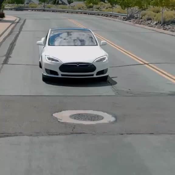 のインスタグラム：「Different but fun video hitting the channel next week 😎  #tesla #review #carreview 🎥 @bigvicmedia」