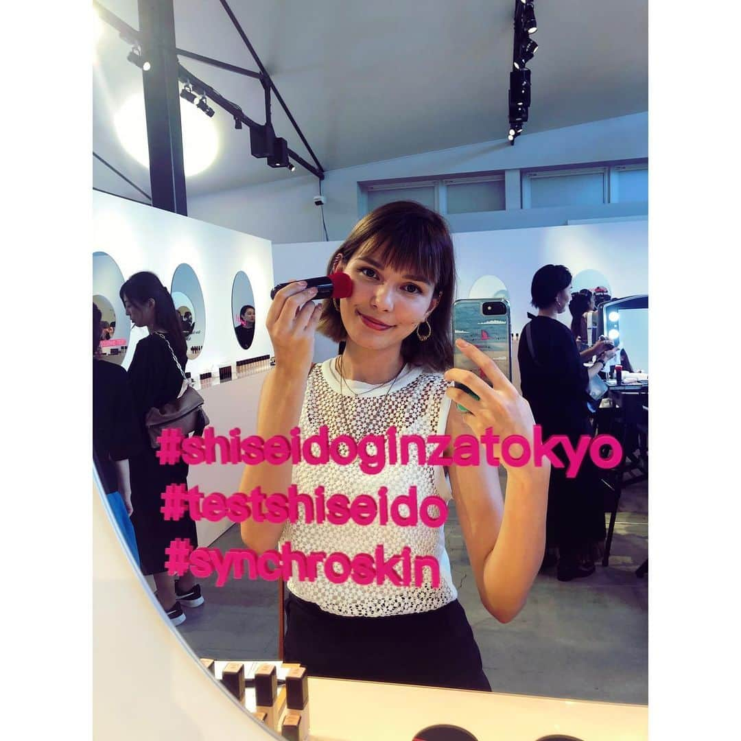 ケリーアンさんのインスタグラム写真 - (ケリーアンInstagram)「@shiseido POP-UP「TEST. SHISEIDO」  ツヤ感orマット感はファンデーションの塗り方で変わるし、とっても軽くてナチュラルな肌に見えて好き🥰 肌が赤くなりやすい&ヘルシー肌にみせたいので 250 Sand 黄色味のあるファンデーションがぴったり〜気になる所は少し多めにポンポンのせれば😍👍 90点 A＋  #このファンデーションにあなたは何点つけますか #シンクロスキン #testshiseido #shiseidoginzatokyo #synchroskin #PR」9月6日 22時08分 - kellysoooreal