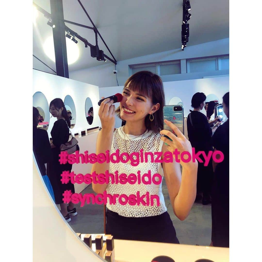 ケリーアンさんのインスタグラム写真 - (ケリーアンInstagram)「@shiseido POP-UP「TEST. SHISEIDO」  ツヤ感orマット感はファンデーションの塗り方で変わるし、とっても軽くてナチュラルな肌に見えて好き🥰 肌が赤くなりやすい&ヘルシー肌にみせたいので 250 Sand 黄色味のあるファンデーションがぴったり〜気になる所は少し多めにポンポンのせれば😍👍 90点 A＋  #このファンデーションにあなたは何点つけますか #シンクロスキン #testshiseido #shiseidoginzatokyo #synchroskin #PR」9月6日 22時08分 - kellysoooreal