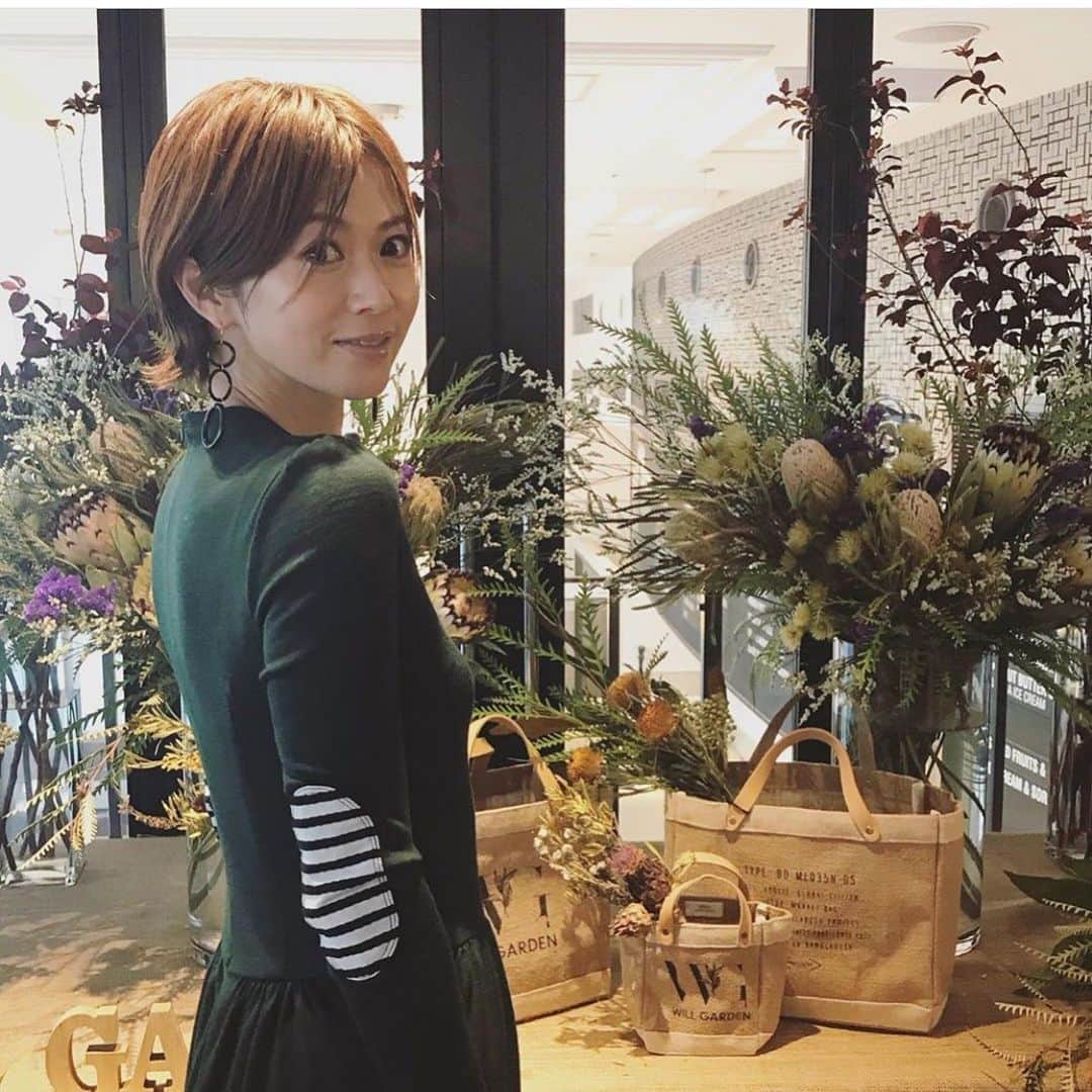 BORDERS at BALCONYさんのインスタグラム写真 - (BORDERS at BALCONYInstagram)「@hiroko_hatano_  さん、「WEEKEND MAXI」をご着用くださって、ありがとうございます！⁠⠀ ⁠⠀ 「WEEKEND MAXI」は気持ちいいウォッシャブルウールを使用しています。さり気ない肘パッチがポイントです。⁠⠀ ⁠⠀ 生地は毛羽がなく、1枚でもチクチクせず、気持ちよくお召しいただけます。⁠⠀ 今季から「36LONG」という新サイズも登場いたしましたので、身長が165cm以上の方にオススメです！⁠⠀ ⁠⠀ ⁠⠀」9月6日 22時17分 - bordersatbalcony_official