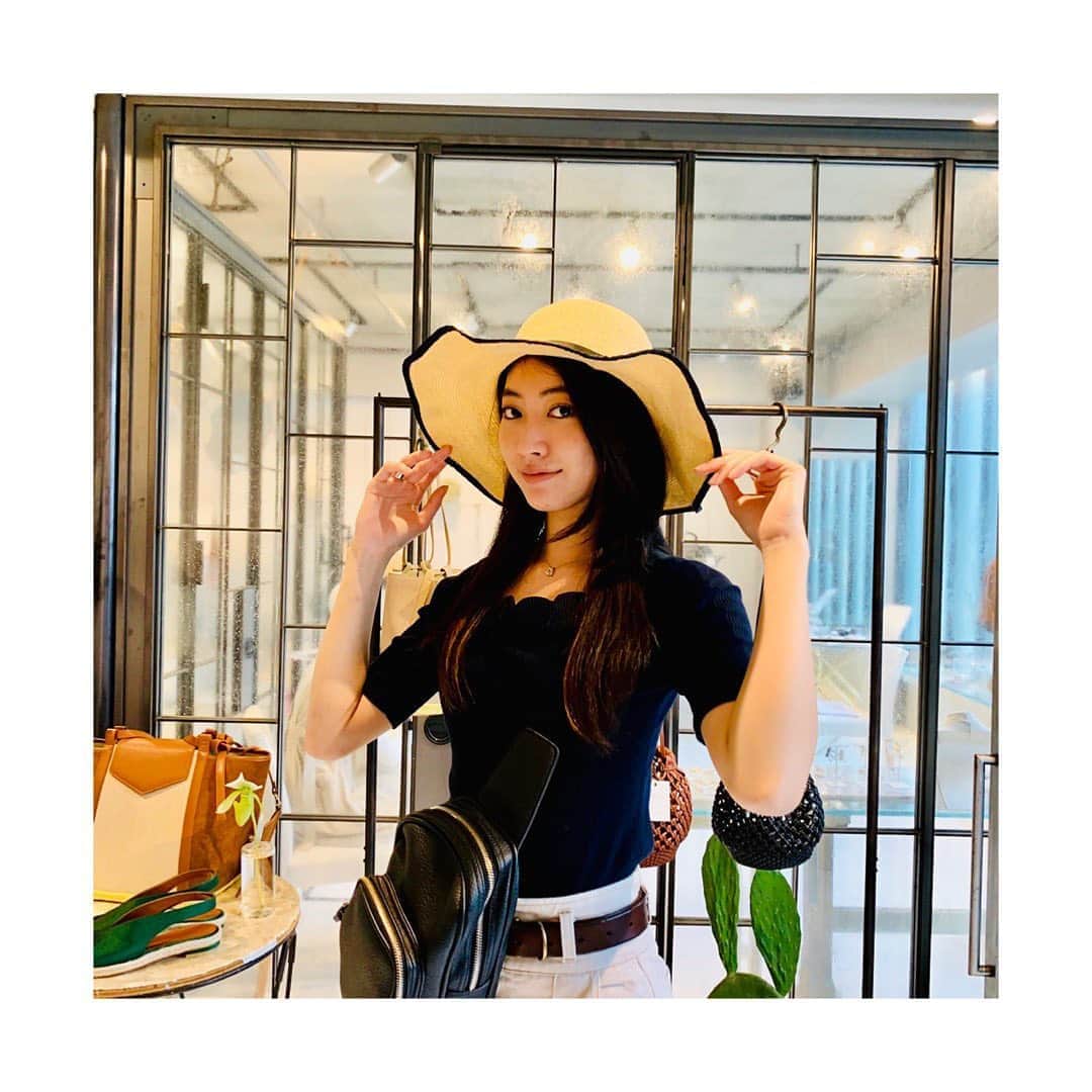 安田聖愛さんのインスタグラム写真 - (安田聖愛Instagram)「casseliniの展示会で、マネージャーさんがあれやこれやと帽子を私に被せた時のひとつ。 可愛い小物たちたくさんあって、いくつかオーダーしてきました😊 @casselini_official  #casselini #展示会 #20ss」9月6日 22時20分 - seiayasuda
