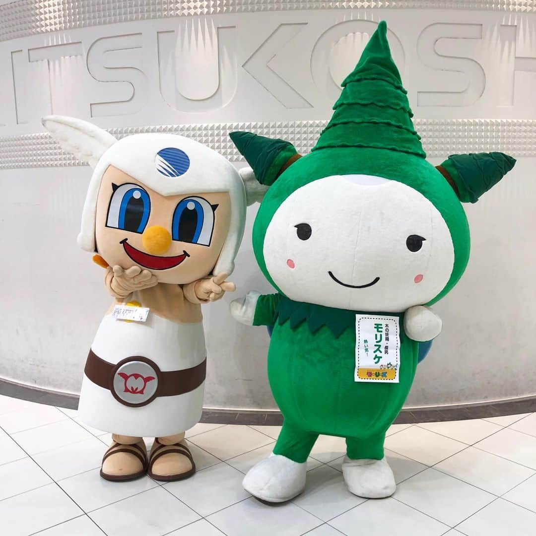 モーリーズのインスタグラム：「はじめまして！ ミクちゃん！ 遠くから羽生に遊びに来てくれたんだって^_^ . #モーリーズ #moories  #ダイナム #かわいい #kawaii #cute #ゆるキャラ #ご当地キャラ #キャラクター #follow #ぬい撮り #stuffedtoy #instagood #マスコット #木の妖精 #モリスケ」