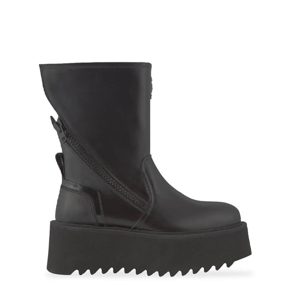 ブルーノボルデーゼさんのインスタグラム写真 - (ブルーノボルデーゼInstagram)「“DC” shoes #brunobordese #woman #boots #detail1 NEW COLLECTION #fw19  www.brunobordese.com . . . . . . . . #brunobordese #cowboy #style #mood #shoesoftheday #shoes #boots #leather #nabuk #embroidery #special #esclusive #black #iconicshoes #shoesdesign #shoesaddict #fashionshoes #shoeslover #instashoes #loveforshoes #blackboots #wintershoes #fashiondesign #madeinitaly #shoesaddict」9月6日 22時25分 - brunobordese_official