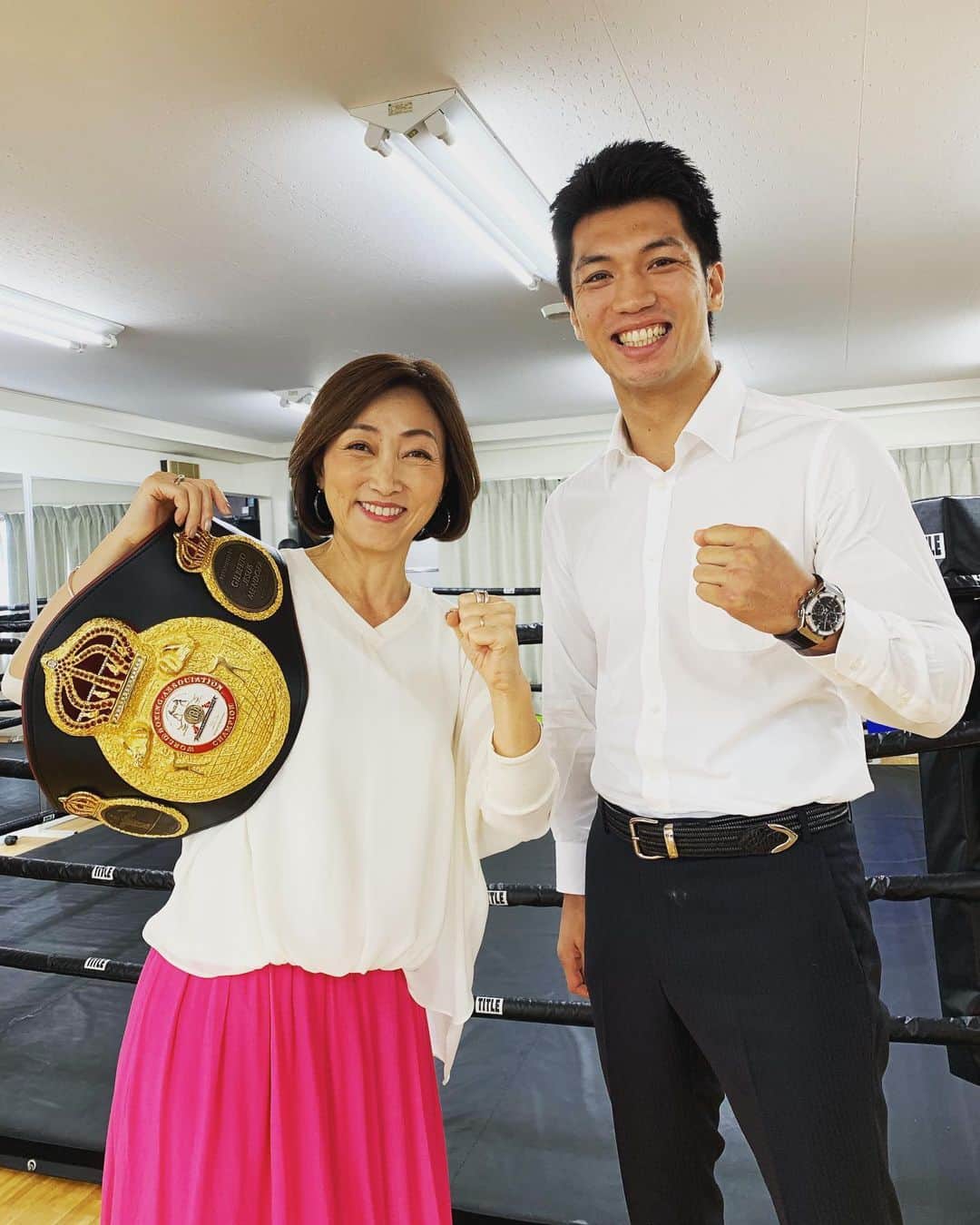 のインスタグラム：「番組収録後にチャンピオンベルト触らせて頂いた！  村田さんいつもありがとうございます。  BS-TBS「田中ウルヴェ京のココロラボ」 2019年9月22日（日）17：00〜17：54  今回のゲストはプロボクサーの村田諒太さんです！  村田さんの強くしなやかなメンタルについて、自信の種類やモチベーション理論、マルクスアウレリウスの自省録に至るまで色々お話しました。  最高に濃密な学び多い時間でした！  #ココロラボ #BSTBS #村田諒太さん  Had a great opportunity doing a talk show with Ryota Murata, Olympic gold medalist and world champion in boxing.」