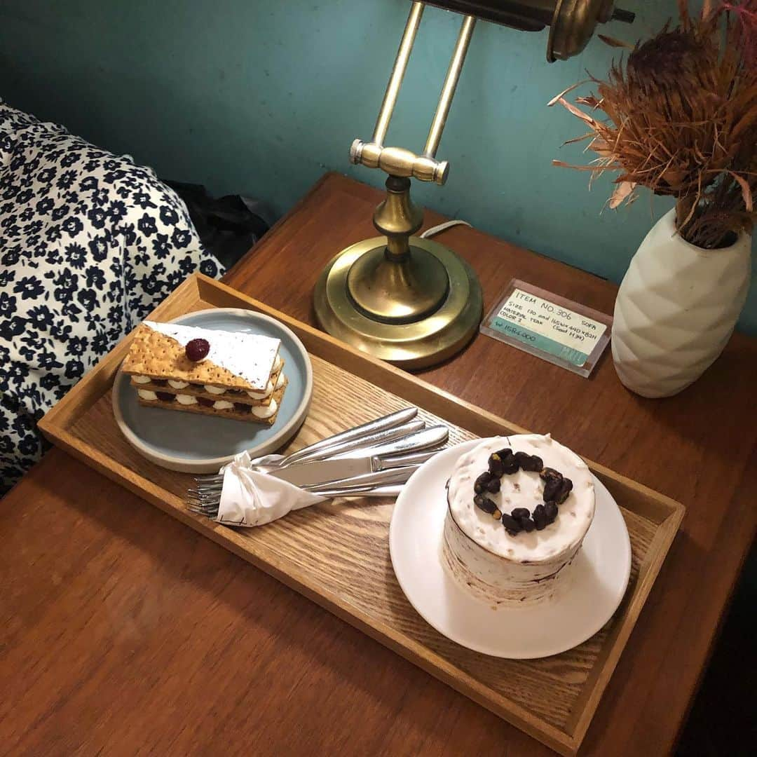 福山絢水さんのインスタグラム写真 - (福山絢水Instagram)「molleCafe🍰♥️ ・ ・ ・ #molle #cafe #부산 #카페 #오오티디 #ootd #instafood #韓国 #釜山 #プサン #カフェ #ケーキ #cake #korea」9月6日 22時32分 - aya__m02