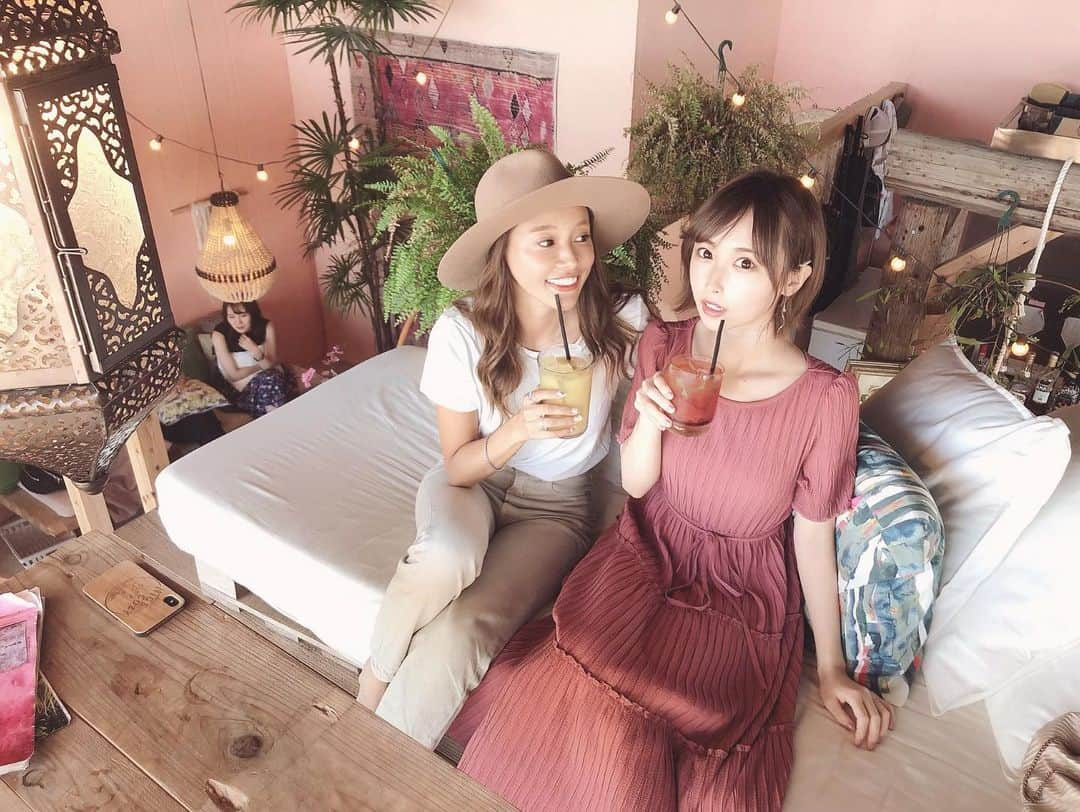 島田玲奈さんのインスタグラム写真 - (島田玲奈Instagram)「. @mahorin.1993 と江ノ島デート🏝🌺 . @pistachionik_shonan 店内どこもかしこも可愛くて、海も見えて、とても良きでした♡おすすめ☺︎ . とってもハッピーで癒された1日でした💮 . #江ノ島 #江ノ島カフェ」9月6日 22時36分 - smd_rn321