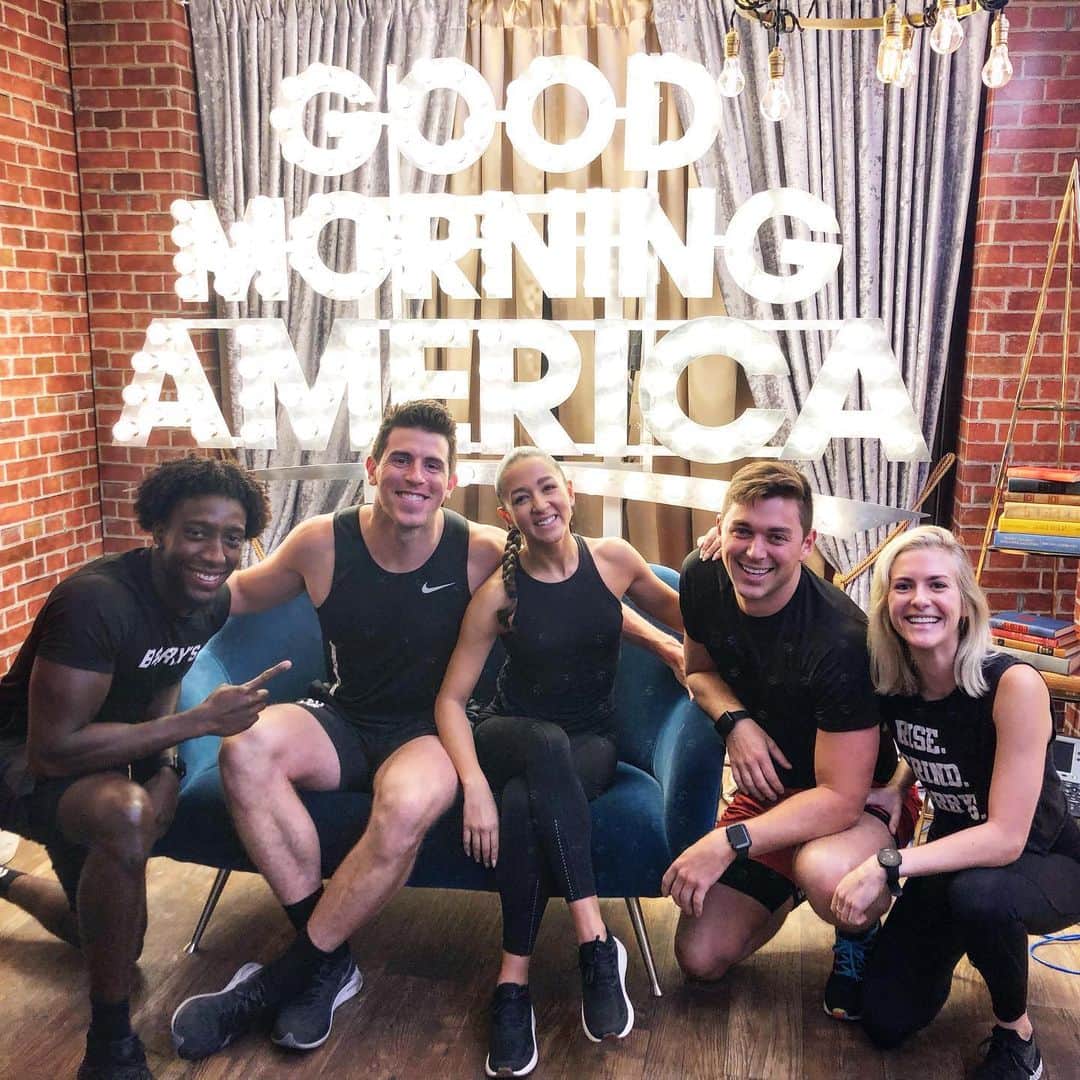 Good Morning Americaさんのインスタグラム写真 - (Good Morning AmericaInstagram)「Thanks to our friends at @barrysbootcamp for giving us a home workout to take us from beach to buff this fall 💪 Link in bio for the full workout!」9月6日 22時44分 - goodmorningamerica
