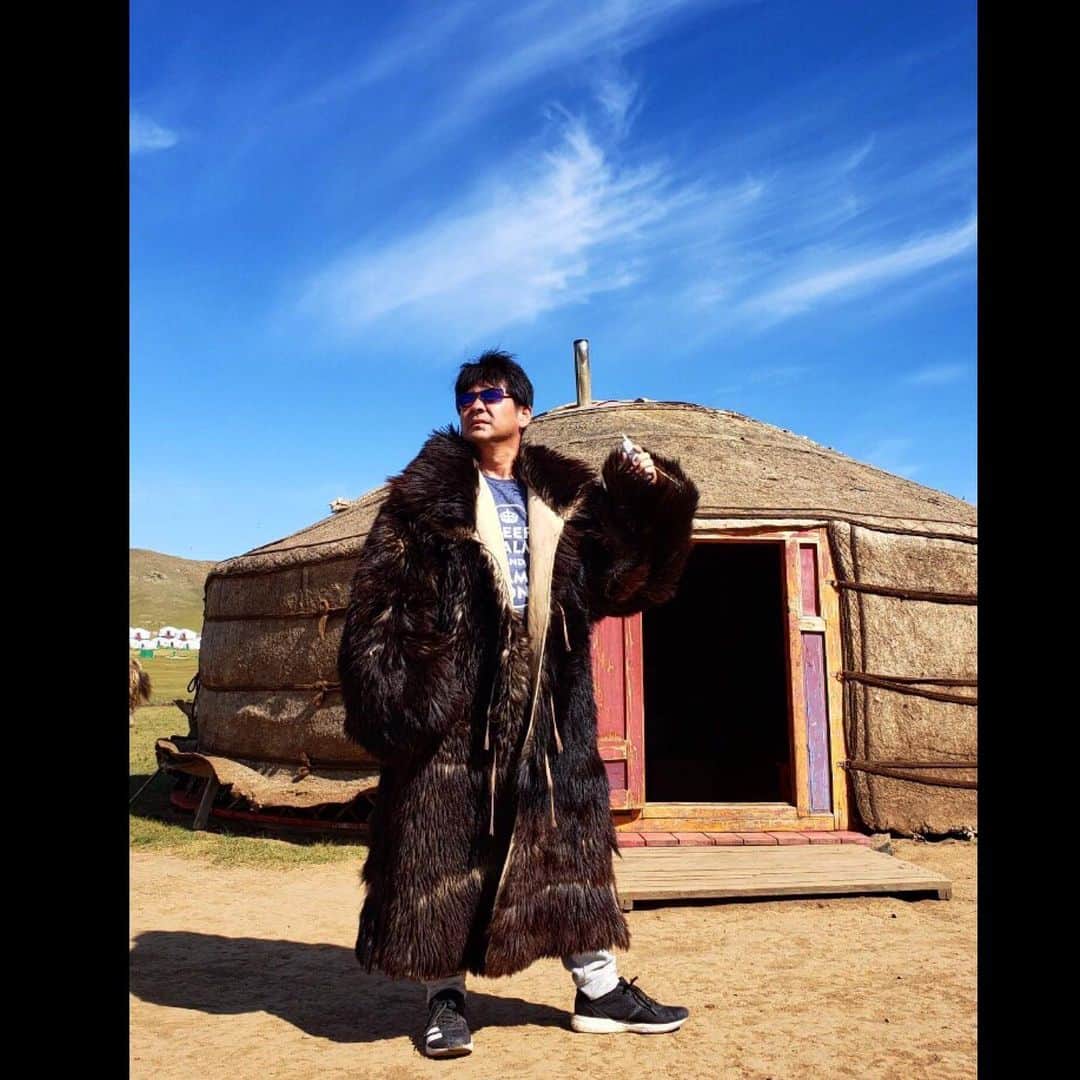 乾雅人のインスタグラム：「Mongolian Mafia 山羊の毛皮。」
