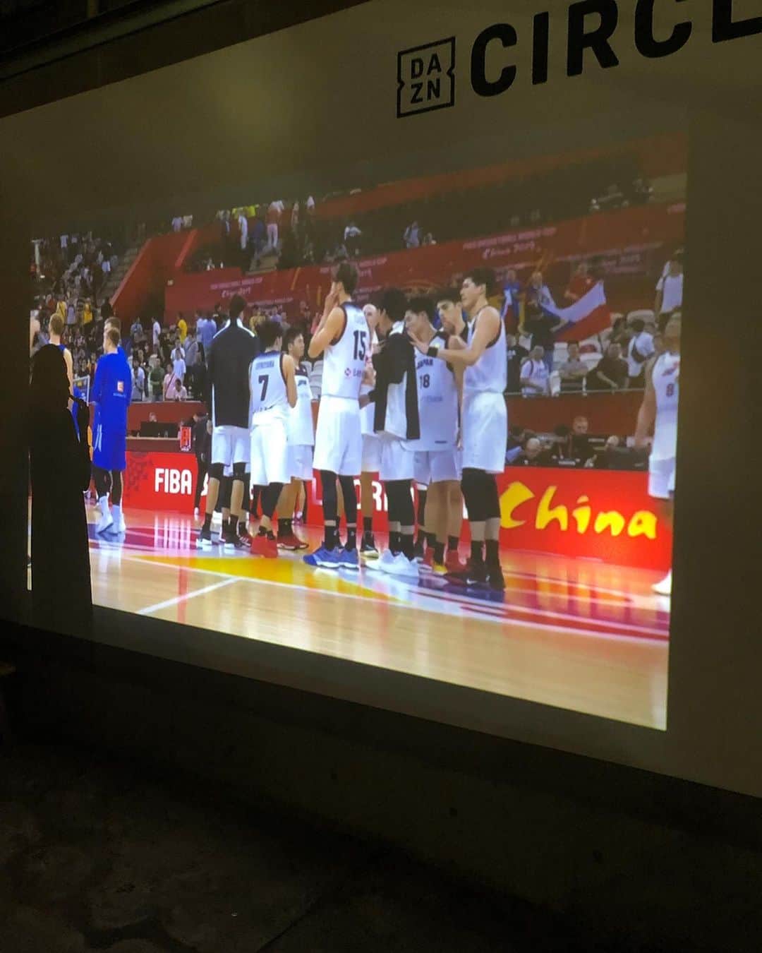宮河マヤさんのインスタグラム写真 - (宮河マヤInstagram)「FIBA basketball world cup 2019 public viewing✨Always better to watch the game surrounded by the fans🏀🔥﻿ ﻿ Wカップ自力出場21年ぶり快挙の日本🇯🇵 立ち向かうべき壁はあっても、確実に、着々と大きな進化を遂げている日本のバスケ界。日本人選手の素晴らしい活躍のおかげで、この1年間でバスケの注目度が物凄い勢いで伸びていると感じ、とても嬉しいです。﻿ 選手の皆様、ドキドキと興奮、感動をありがとう。﻿ 順位決定戦も全力で応援しています！🙌﻿ ﻿ #日本代表 #basketball」9月6日 22時52分 - maya_m0901