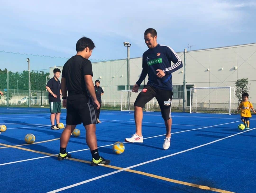 のインスタグラム：「9月6日 トップチーム選手がサッカースクール各校を訪問しました #ベガルタ仙台 #仙台 #サッカー #Jリーグ #2019シーズン #スローガン #ReVolution #川浪吾郎 #22番 #飯尾竜太朗 #3番 #ベガルタ仙台サッカースクール #若林荒井校」
