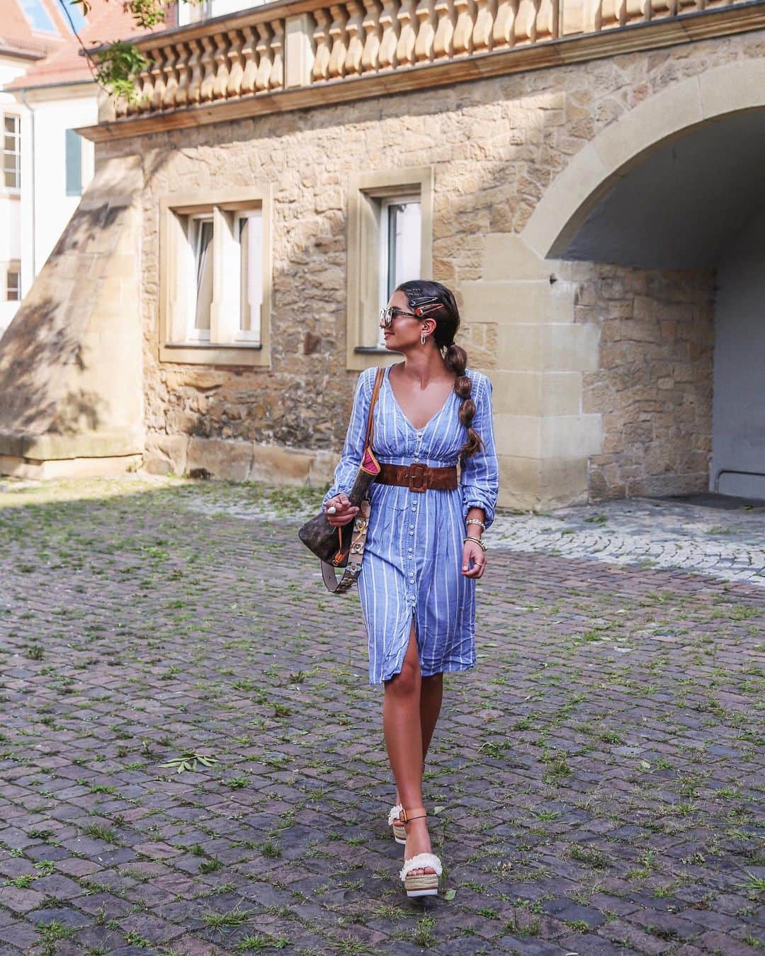 Anniのインスタグラム：「Walking into weekend .... 💃🏻// {see more pics on my Blog} ☀️✨❤️💋 #friyay #happyweekend ——————————————————————————— • • • • •  #outfit #fashion #fashionblogger #ootd  #shopbop #fashionblogger_de #blogger #inspiration #inspo #girl #me #look #ig #kissinfashion #americanstyle #stuttgart #liketkit #love #germany #naturelover」