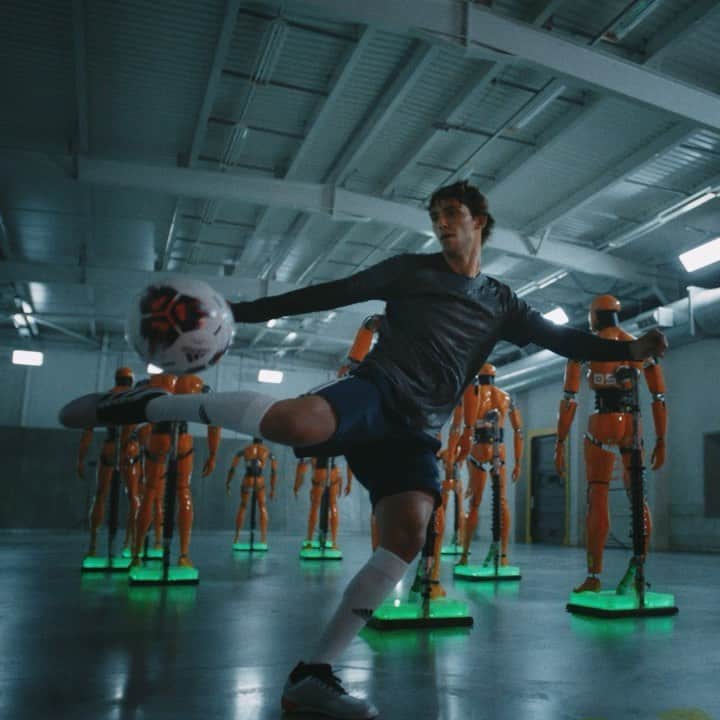 F2Freestylersのインスタグラム：「👀📋 It begins... #FIFARatings @EASPORTSFIFA #FIFA20」