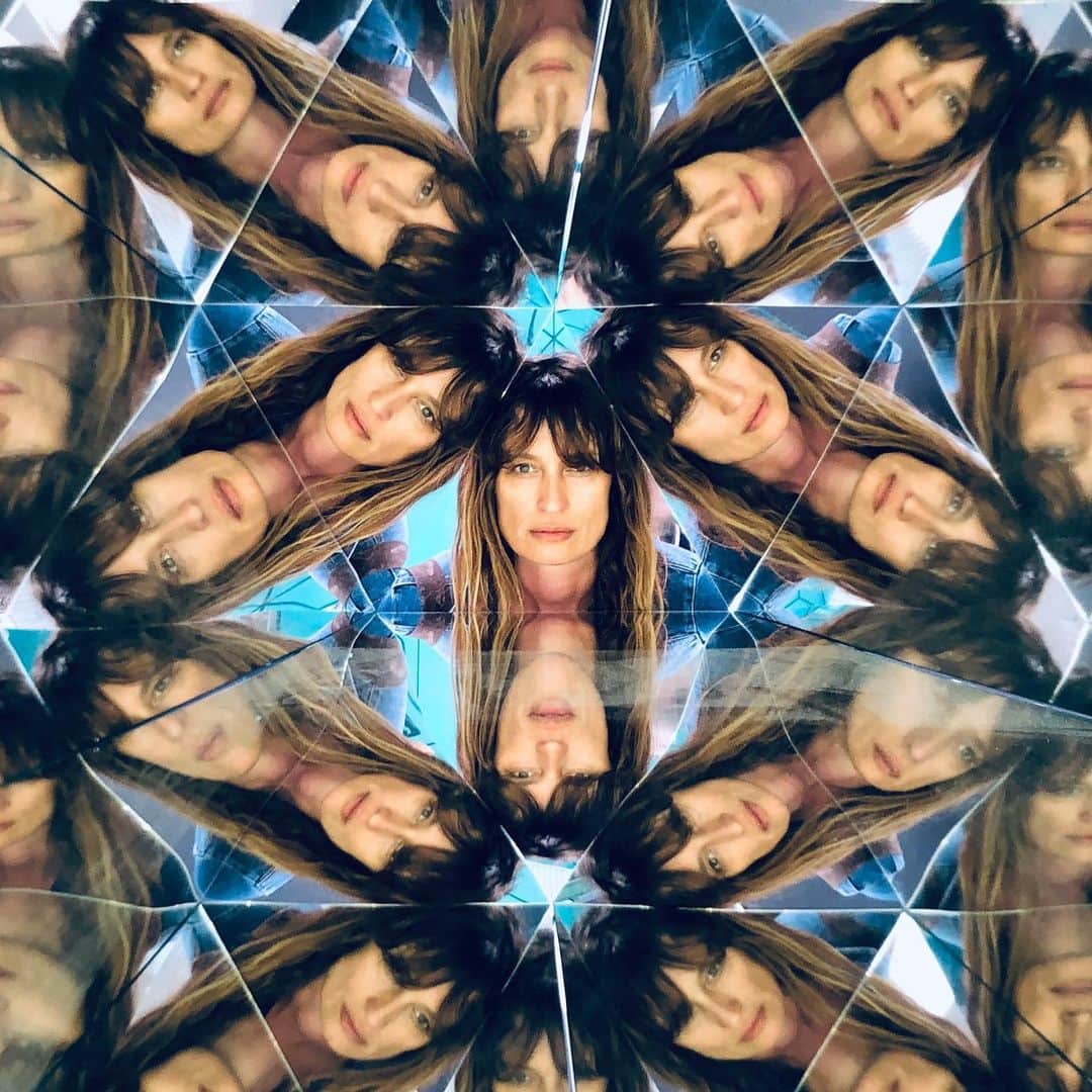 カロリーヌ・ド・メグレのインスタグラム：「Stuck in a giant kaleidoscope」