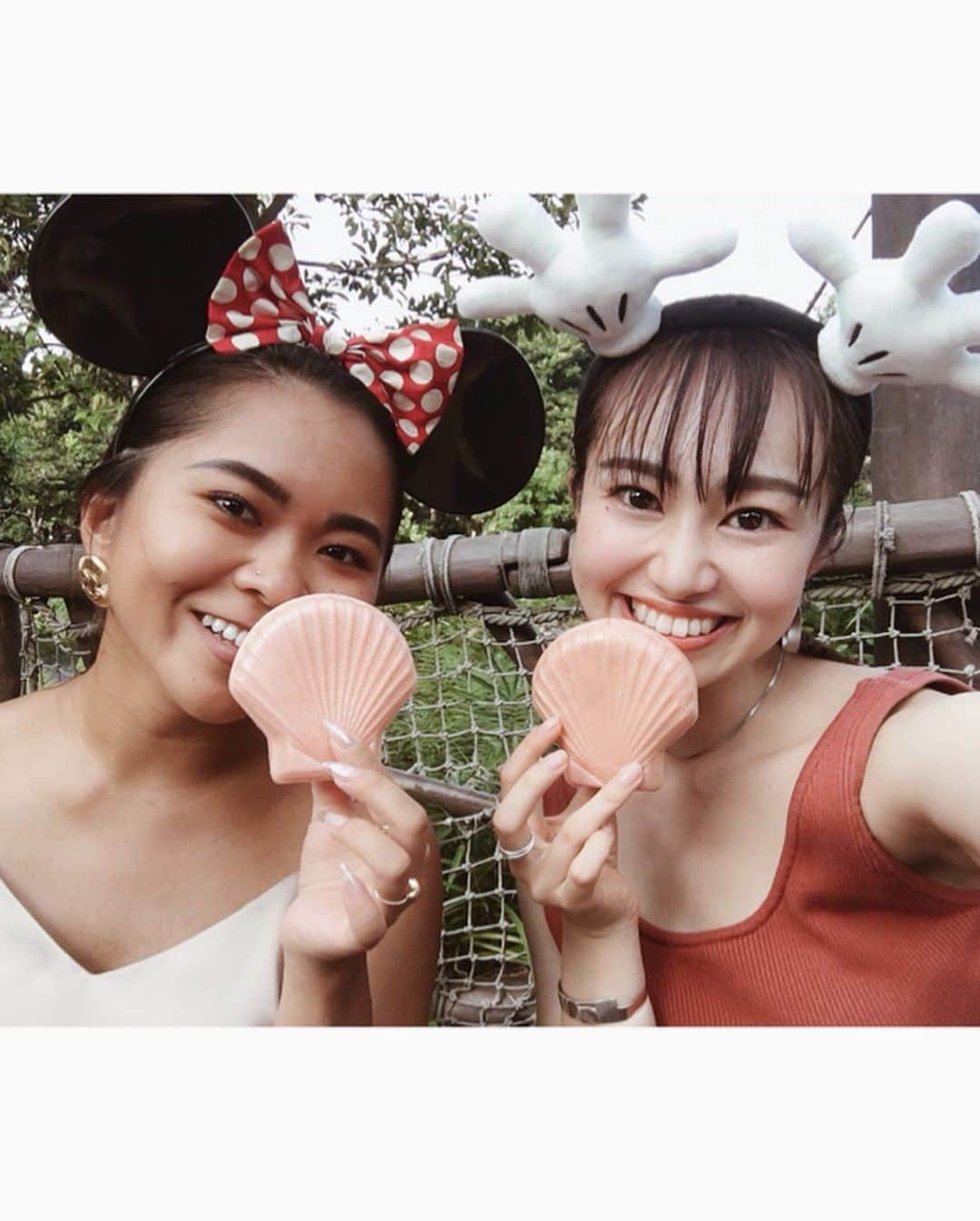 舞雛かのんさんのインスタグラム写真 - (舞雛かのんInstagram)「disneysea❤︎❤︎ みずきさんと念願の ディズニーデート❤︎. . パイレーツサマー楽しかった!! 初めて食べた、 "シーソルト・アイスモナカ" シェル型が可愛くて、さっぱりしてて美味しかった❤︎. . 1枚目の写真はセンス良すぎな みずきさんが撮ってくれました🥺❤︎. . #disneysea #パイレーツサマー  #センス良すぎな先輩と #念願のデート  #名前が1文字違いの私たち」9月6日 23時07分 - mizho_601