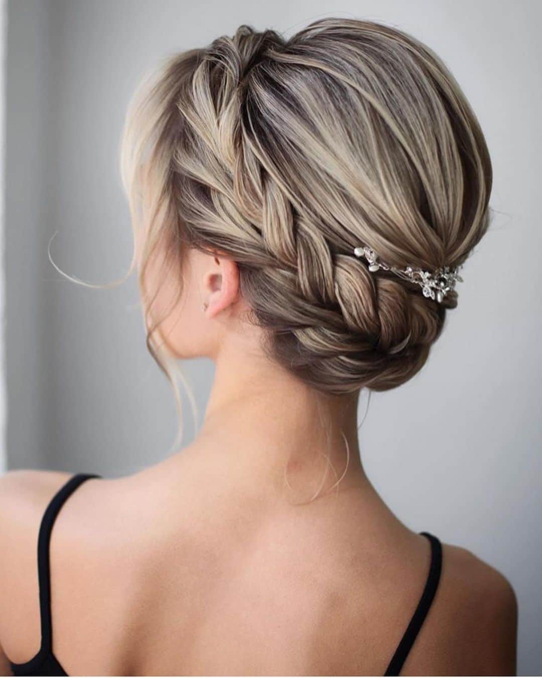 のインスタグラム：「TREND OF THE WEEK: headband braids 💕」