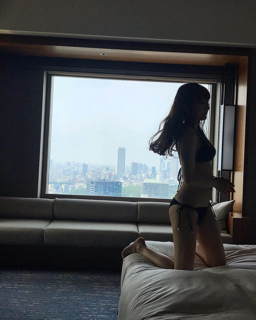 矢倉楓子さんのインスタグラム写真 - (矢倉楓子Instagram)「マネージャーさんがいいかんじに撮ってくださったので載せよっ📸﻿ ﻿ ホテルの窓から見える景色が綺麗でした🏙✨﻿ ﻿ #BUBKA﻿」9月6日 23時25分 - fufu_ice