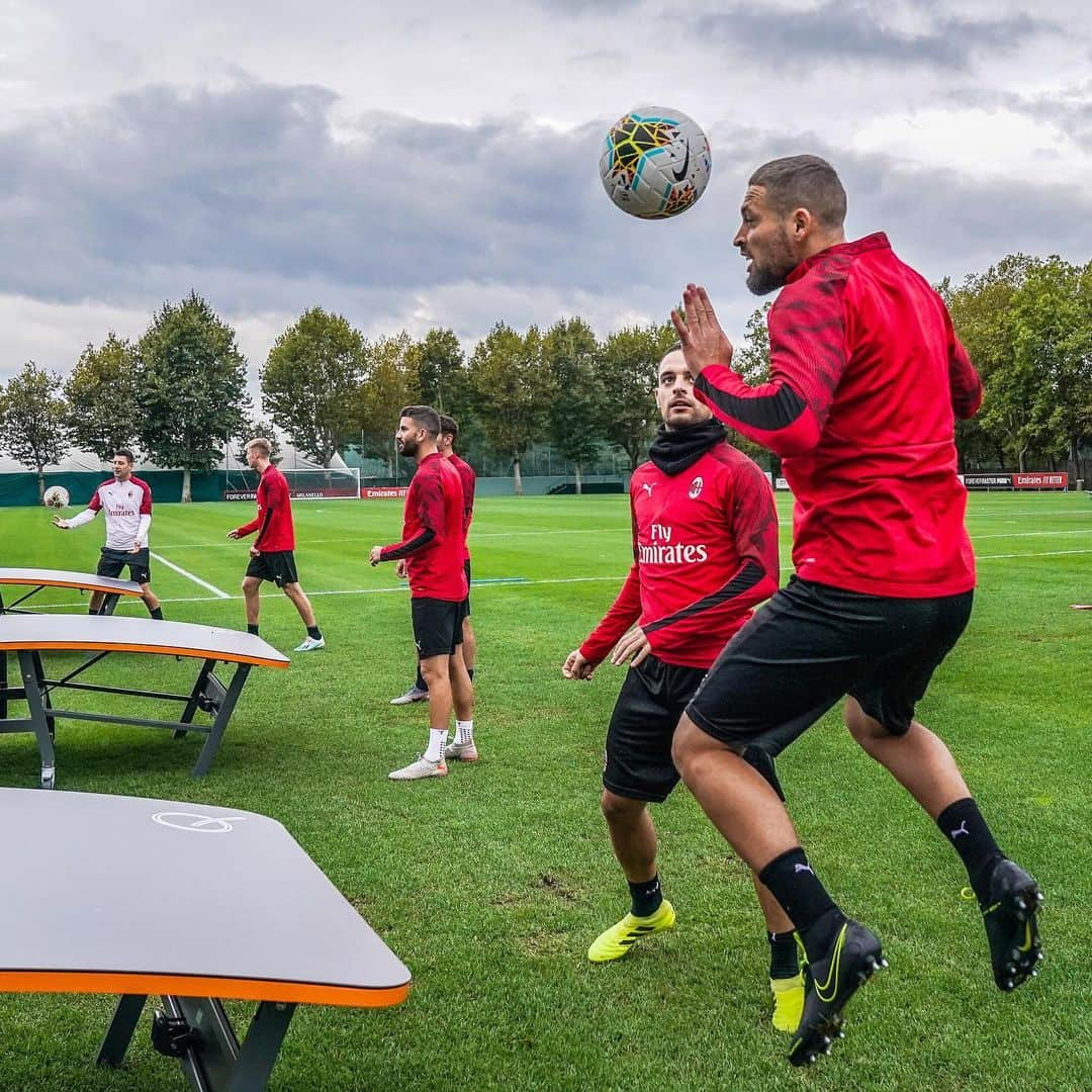 ACミランさんのインスタグラム写真 - (ACミランInstagram)「Teqball friday for the Rossoneri 🔴⚫ #ForzaMilan」9月6日 23時26分 - acmilan