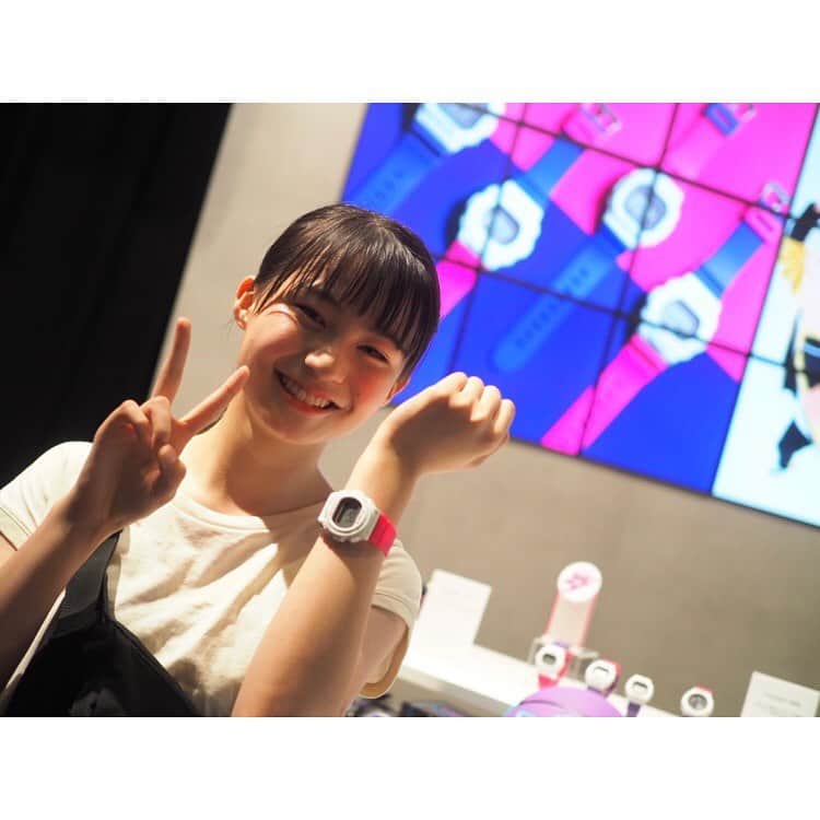 三浦理奈さんのインスタグラム写真 - (三浦理奈Instagram)「先日、BABY-Gの展示会に行かせていただきました！ 新作の時計はどれも可愛かったです🥰 満面の笑みに全部ピース✌️ . #babyg_jp #gshock #ピカチュウ #時計 #watches」9月6日 23時40分 - rina.miura.official