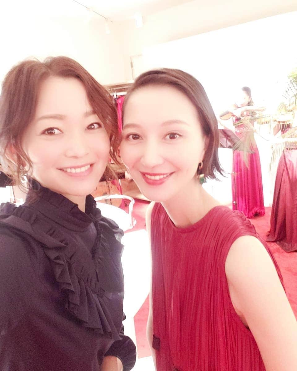 佐藤純さんのインスタグラム写真 - (佐藤純Instagram)「ランバン130周年記念✨  ポップアップブティックオープンのレセプションパーティーへ🎉  @lanvinofficial  私が着ているブラウスとスカートも  @lanvin_en_bleu_official  愛可ちゃんのワンピも可愛かったよ～👗 @aikick  9/7(土)～9/16(月)までの11日間、期間限定でオープンします✨  BATSU ART GALLERY  渋谷区神宮前5-11-5  #lanvin #ランバン #lanvinenbleu #ランバンオンブルー #130周年 #おめでとうございます #130anniversary #popup  #ブラウス #スカート #ワンピース #表参道 #omotesando  #batsuartgallery #ママ #ママモデル #モデル #mama #mamamodel #model」9月6日 23時49分 - junsatoidea