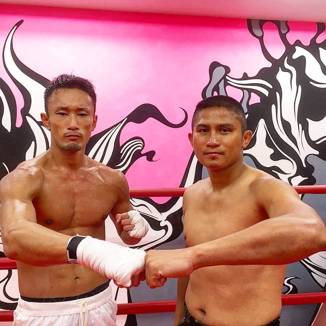 梅野源治のインスタグラム：「過去に闘った戦友。 @kaewk1wsr  今日まで本当にありがとう！  #世界最高峰の練習パートナー #RISEWS  #優勝するぞ」