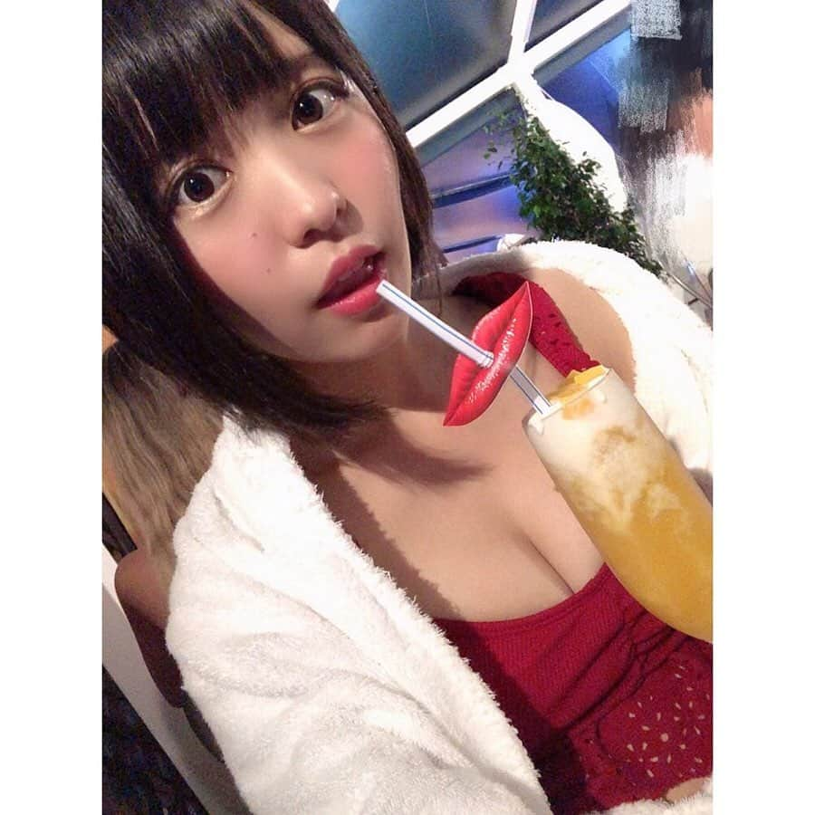 朝倉ゆりさんのインスタグラム写真 - (朝倉ゆりInstagram)「#もえあず のコラボドリンク🍹 #もえきゅんスムージー おいちかった😍 #ナイトプール は明日までだけど ホテルニューオータニさんと食べあるキングのコラボメニューは9/30までビュッフェで食べられるみたいです❤️ ビュッフェも行きたいな🍽 ． ． #ホテルニューオータニ東京  #肉オータニ #hotelnewotanitokyo #食べあるキング #アイドル #cute #ちょうどeカップ #model #idol #gravure #그라비아 #아이돌 #모델 #扎心了 #예뻐요 #可愛 #晚上好 #早上好 #swimwear #泳装 #求关注 #pool #japaneseidol」9月6日 23時59分 - eb_loverinko