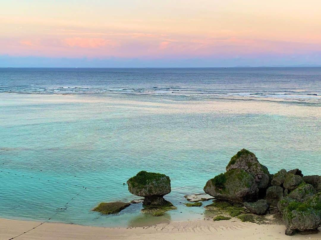 渚のインスタグラム：「朝焼けの海。 #okinawa #nirai #sea #海」