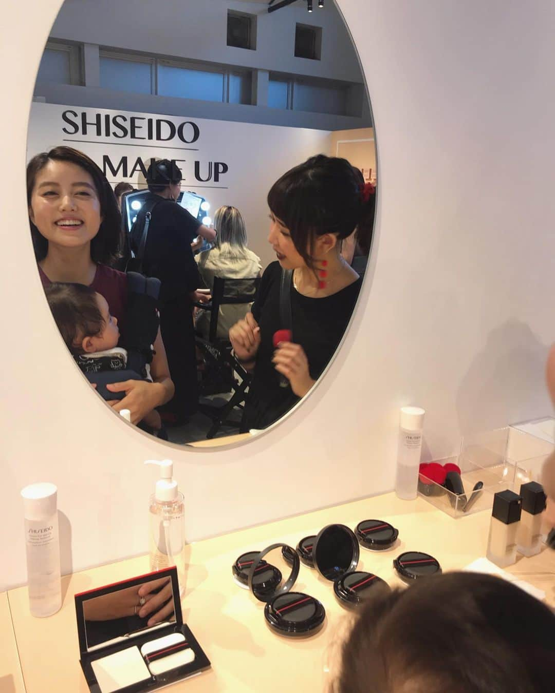 佐倉真衣さんのインスタグラム写真 - (佐倉真衣Instagram)「@SHISEIDO の新作ファンデーションのポップアップイベント「TEST.SHISEIDO」へ💡  12色の中から自分に合ったファンデーションをテスト。 私はナチュラルさもカバー力も欲しいから、230番のAlderがとっても気に入りました♡ 産後の荒れた肌が生き返った気分！嬉しい！ . 明日から2日間です。皆様もぜひ☺️ . #このファンデーションにあなたは何点つけますか  #testshiseido  #shiseidoginzatokyo  #synchroskin」9月7日 0時00分 - maitanaka20