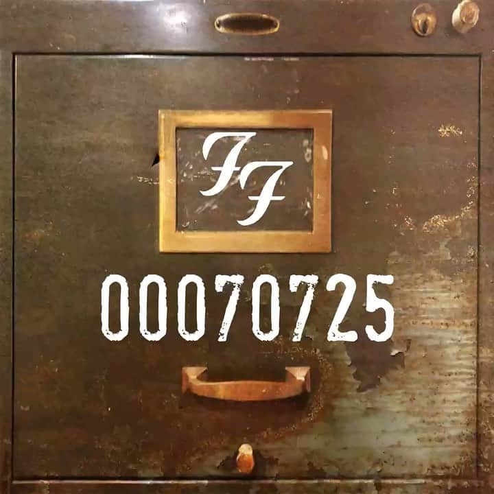 フー・ファイターズのインスタグラム：「FOO FILE #00070725 LIVE AT STUDIO 606 🤘 . Originally recorded this week in 2007, a few songs from the set are now available for streaming. . Have you created your own FF File? Submit your story now.  Links in bio. . #foofighters #thepretender」