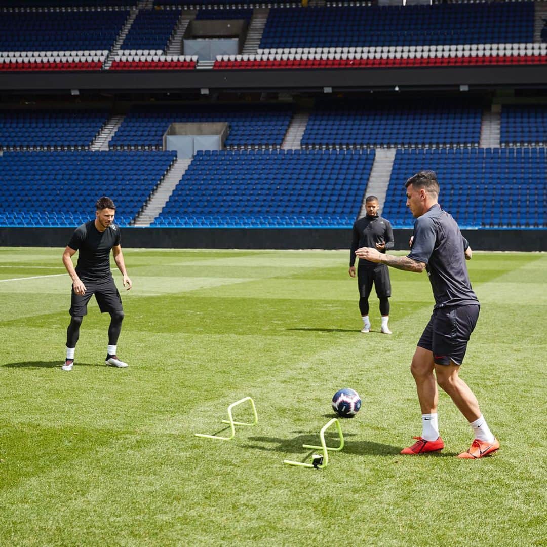 F2Freestylersさんのインスタグラム写真 - (F2FreestylersInstagram)「Behind the scenes with the @PSG boys. #FIFARatings are here. Link in bio to see more from Edinson Cavani, Angel Di Maria, Julian Draxler, Marco Verratti, and Kylian Mbappé @EASPORTSFIFA #FIFA20」9月7日 0時03分 - thef2