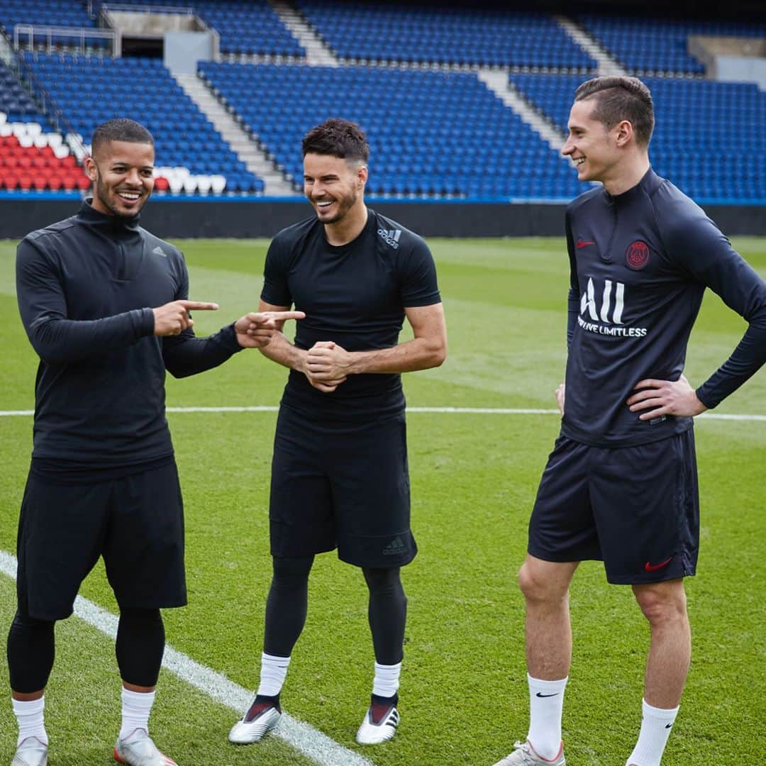 F2Freestylersさんのインスタグラム写真 - (F2FreestylersInstagram)「Behind the scenes with the @PSG boys. #FIFARatings are here. Link in bio to see more from Edinson Cavani, Angel Di Maria, Julian Draxler, Marco Verratti, and Kylian Mbappé @EASPORTSFIFA #FIFA20」9月7日 0時03分 - thef2