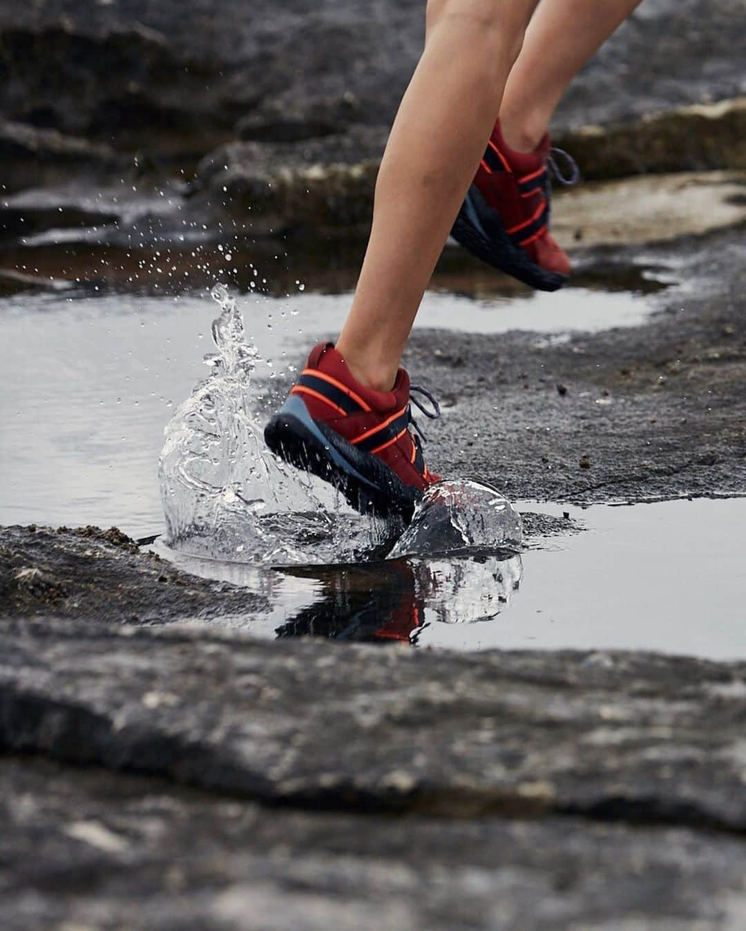 Under Armourさんのインスタグラム写真 - (Under ArmourInstagram)「Our new UA Valsetz Trek is designed to defy the elements. Hit link in bio to shop the ultimate all-terrain shoe.」9月7日 0時11分 - underarmour