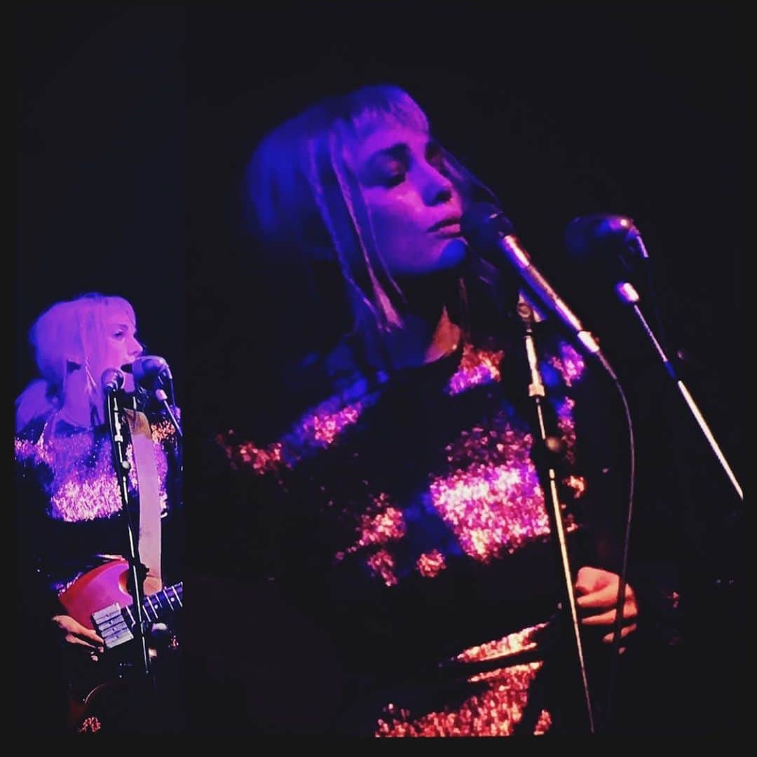 ファイン・フレンジーのインスタグラム：「back in the saddle again. thank you so much for the warmest welcome. the eastern run of the moon tour had begun. lots of love chicago friends. thank you also to @fauvelyyy for playing with us ♥️♥️ also thank you  @kranari for this rad photo x x x #moon #moonlite #tour #chicago #music #alisonsudol」