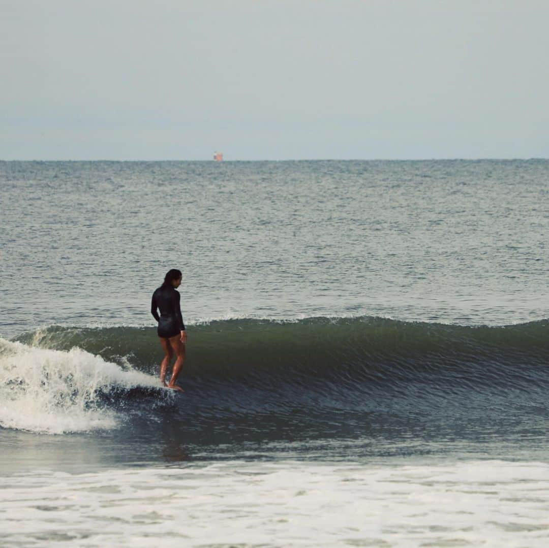 ケリア・モニーツさんのインスタグラム写真 - (ケリア・モニーツInstagram)「Surfing in New York.. Day 1, it’s On ;) @wsl 🦖🐉 #LongboardClassicNewYork pc: mamaratzzzii @danatermini」9月7日 0時26分 - keliamoniz