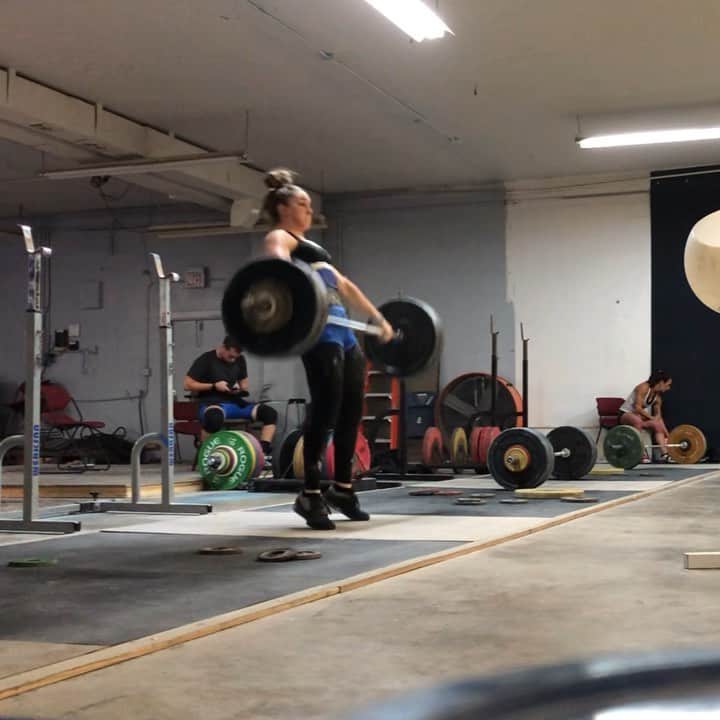 マッティ・ロジャーズのインスタグラム：「I think this lift shows a lot of what I’ve been working really hard at improving, so here is my most beautiful snatch of the day at 96kg/211lbs. Not the heaviest one, not the most impressive, not a PR, but a good fucking lift that I really liked from today’s afternoon session. If I had a nice camera I’d slow it down for you, but I don’t BUT you can screen record it and scroll through it yourself ¯\_(ツ)_/¯」