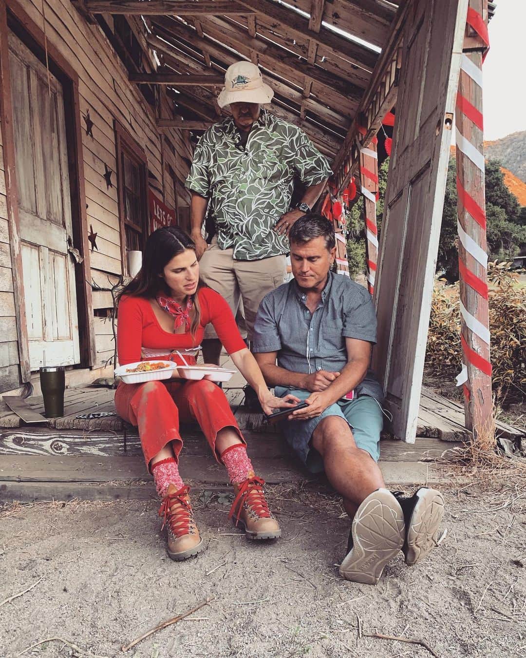 レイク・ベルのインスタグラム：「Directing our season premiere while eating some sweet crafty on the set of @blessthismesstv 🐷 WEARING @huskers RED! #gobigred 💋」