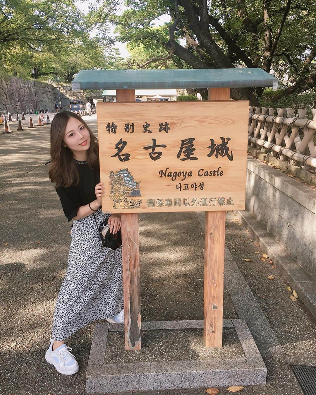 西村季里子さんのインスタグラム写真 - (西村季里子Instagram)「・ ニコニコ町会議 in 名古屋🏯 スマホゲームの #リンクスリングス ブースで 本日13時から生放送もします🌷 MC担当させていただくので、 ぜひお時間ある方はご覧ください🙏🏻 初の名古屋城嬉しい🏯💕 そしてずっと外だから暑い☀️ 残暑も楽しみます🥰 #ニコニコ町会議#ニコニコ#町会議 #スマホゲーム#リンクスリングス #生放送#mc#みてね#暑いよ #名古屋#名古屋城#城#🏯#愛知県 #バッグ#ファスナー#閉じない派#よく怒られる #follow#followme」9月7日 10時07分 - kiriko_nishimura