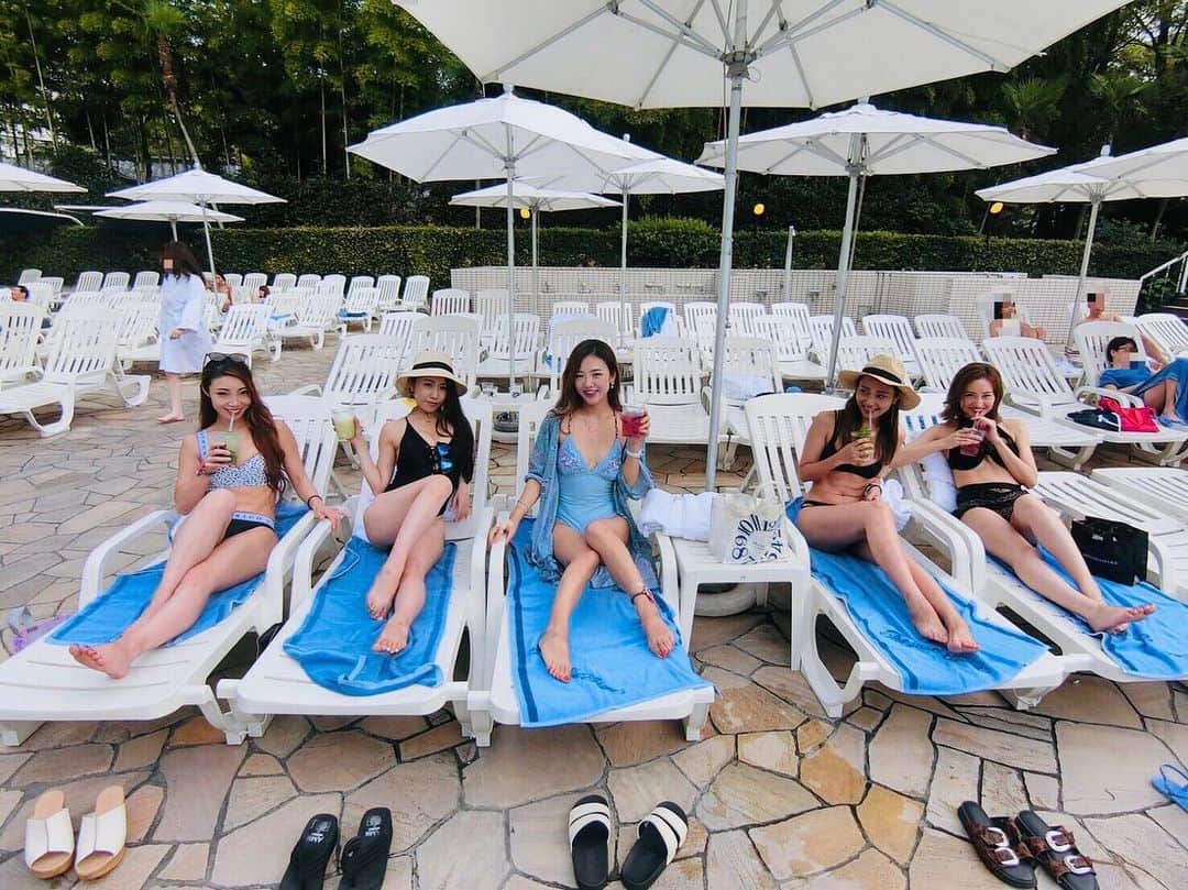 YUKAさんのインスタグラム写真 - (YUKAInstagram)「いやー楽しかった👙❤️ ナイトまでいちゃったよね😙 あ！初めて飛び込み台出来たよ😆 また楽しげな📸アップしよー💓 . #2019夏 #ニューオータニガーデンプール #friends #pool #bikini」9月7日 10時27分 - yukarolly