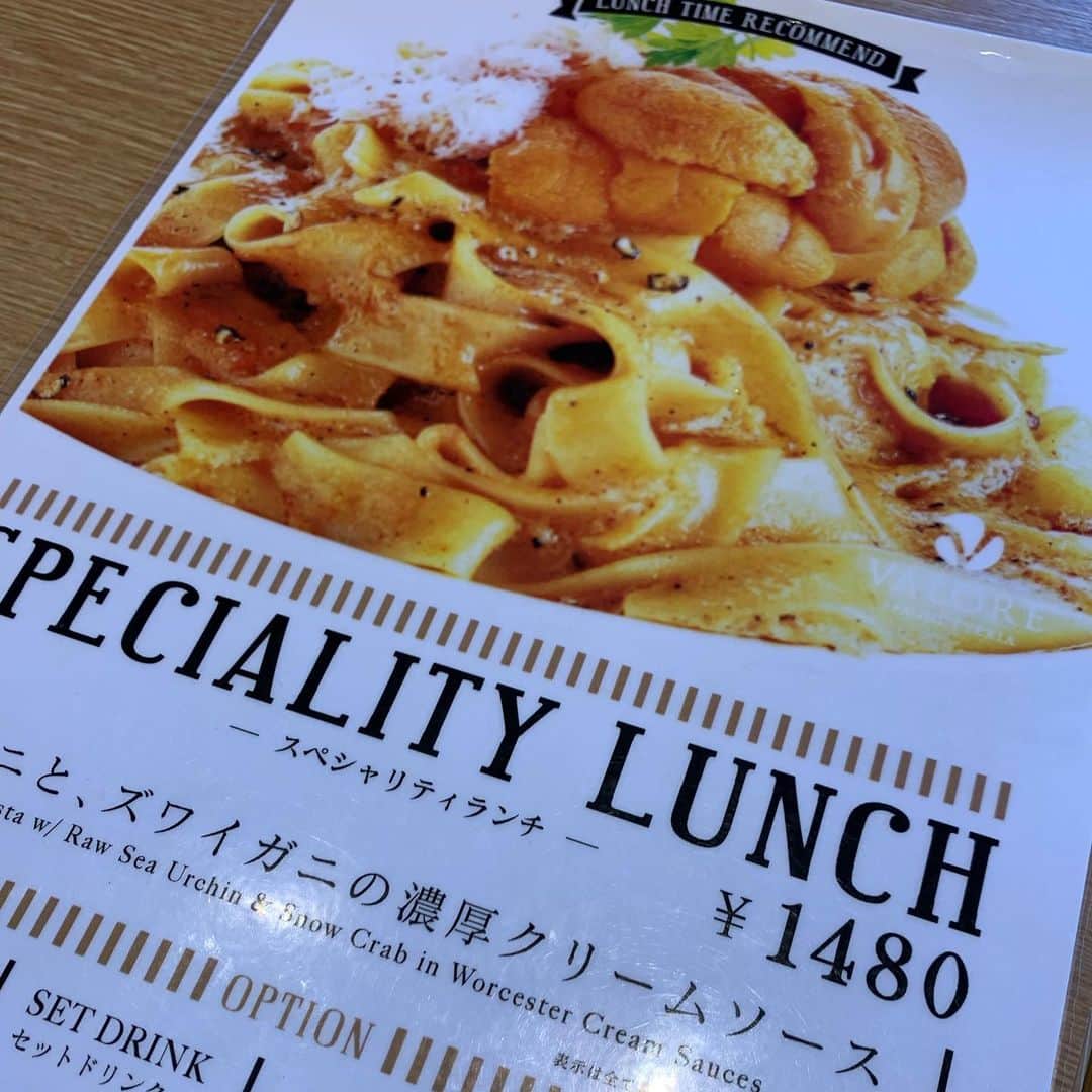 Sayaka.Mさんのインスタグラム写真 - (Sayaka.MInstagram)「. lunch #pasta . 仕事の帰りに近場でランチできる場所を探して ル・トロワの8階にあるこちらのお店へ . 生パスタのお店です メニューを選んだあと、パスタのタイプも選べて . スパゲッティーニ タリアテッレ カサレッチェ パッパルデッレ リガトーニ フジッリ . 更にイカスミ、セモリナ、ほうれん草、ビーツ等 練り込んだものを選んだりできます。 . 生うにの濃厚クリームソースも気になったんだけど、今日はカロリー抑えなきゃ❣️っという事で . パスタランチ🅰️🍝 880円  パスタ、サラダのセット モッツアレラとトマトのポモドーロ にしました。 . 🅱️セットは1,180円でドルチェも . 写真の一枚目は プロシュートとフレッシュトマトのアーリオオーリオ 二枚目は ポモドーロのリガトーニバージョン 三枚目は ポモドーロのスパゲッティーニ、セモリナ . . この場所なら、コスパいいなと思いました。 夜は夜景も楽しめますね 麺は柔らかめでした、たまたまかな？ ご馳走さまでした😌✨ . #VALORE #SPAGHETTERIA 050-5589-7092 #北海道 #札幌市中央区 #大通 西1-13 #ルトロワ 8F https://tabelog.com/hokkaido/A0101/A010102/1050087/ . =============== 私の食べ歩きの記録は Gourmet food information 제 외식기록 ↓↓↓ #sayaka動画 =============== . #バローレ #札幌 #札幌ママ #札幌市 #札幌グルメ #札幌ランチ #札幌パスタ巡り #麺スタグラム #ランチ巡り #札幌食べ歩き #プロシュート #生パスタ #生パスタ専門店 #sapporo #sapporofood #さっぽろ #sapporolunch #パスタレシピ #パスタ好き #麺スタグラム #麺部 #北海道ママ #札幌子連れランチ」9月7日 10時31分 - insta.sayaka