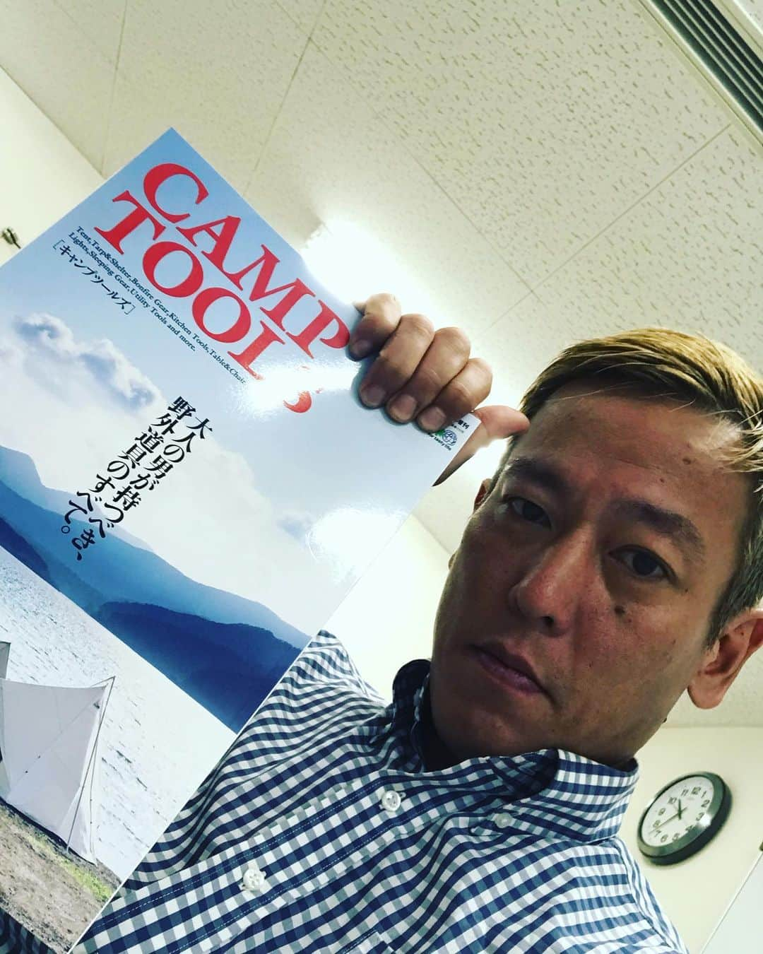 じゅんいちダビッドソンさんのインスタグラム写真 - (じゅんいちダビッドソンInstagram)「イベント控え室にこんな雑誌が！🏕 趣味思考がばれ始めてます^_^ #キャンプ #焚火会 #camp #じゅんいちダビッドソンのキャンプ村 #ちゃんねるダビッドソン」9月7日 10時37分 - 0204junich_davidson_official