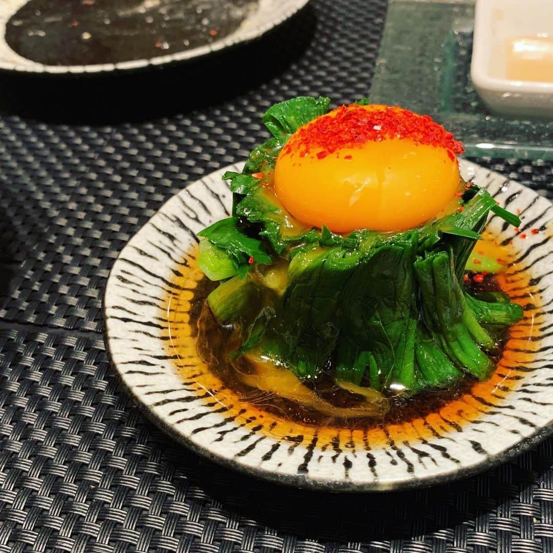 市橋有里のインスタグラム：「高校の同級生のお店＠銀座 お野菜たっぷりどれも美味✨シメの焼きそばまでたどり着けなかったけれど、食べて飲んで7000円は申し訳ないくらいw紹介制なので気になる方はぜひ♪ ・ 🍴岩もずく 🍴つるむらさきのお浸し 🍴ニラ卵 🍴夏野菜の南蛮漬け 🍴谷中しょうが巻き 🍴ピーマンと塩昆布の和え物 🍴大根の煮たん 🍴ラタトゥイユ 絶品✨ 🍴せせり炒め」