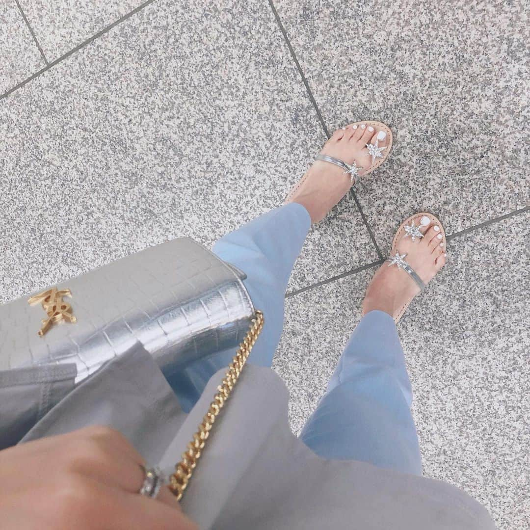 平井喜美さんのインスタグラム写真 - (平井喜美Instagram)「夏カムバック🌞 #ootd #instafashion  #fashion 👡#tsurubymarikooikawa 👖#doudou 👚#stunninglure 👜#saintlaurent」9月7日 11時16分 - yoshimi1111