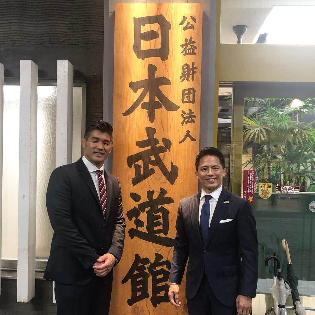 野村忠宏さんのインスタグラム写真 - (野村忠宏Instagram)「全日本男子監督としての重責を背負い、選手と共にJUDOと戦う井上康生監督。階級は違えど、日本代表として同じ時代を共に歩んだ心から尊敬できる柔道家です。日本柔道の更なる躍進と努力を重ねた選手達が最高の輝きを魅せてくれることを期待しています🥋🇯🇵 #全日本柔道 #男子監督 #柔道家 #井上康生 #内股 #野村忠宏 #背負投 #一本 #世界柔道の思い出写真」9月7日 2時35分 - nomura60kg