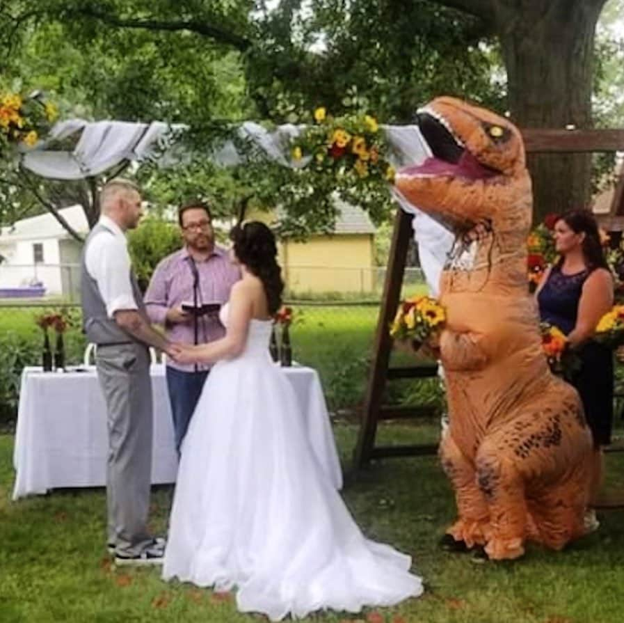 ウィットニー・カミングスさんのインスタグラム写真 - (ウィットニー・カミングスInstagram)「I just found out a woman wore a T-Rex costume for her sisters wedding and she is officially hired as my wedding planner.」9月7日 2時31分 - whitneycummings