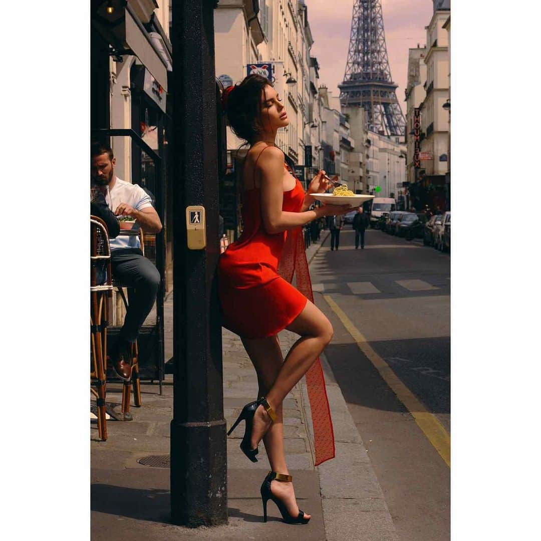 Silvia Carusoさんのインスタグラム写真 - (Silvia CarusoInstagram)「As long as there’s Pasta 🍝 I’m happy ❤️ @prettylittlething」9月7日 2時36分 - silvialicius