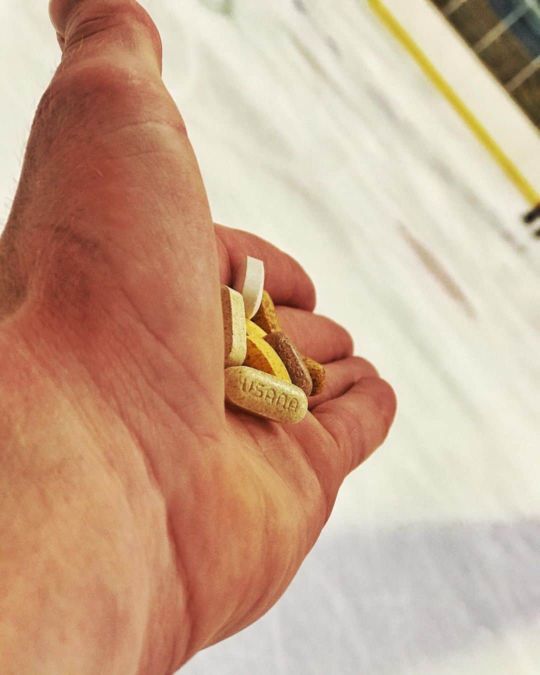 ダニエル・イートンのインスタグラム：「Finish your week strong and healthy @usanainc」